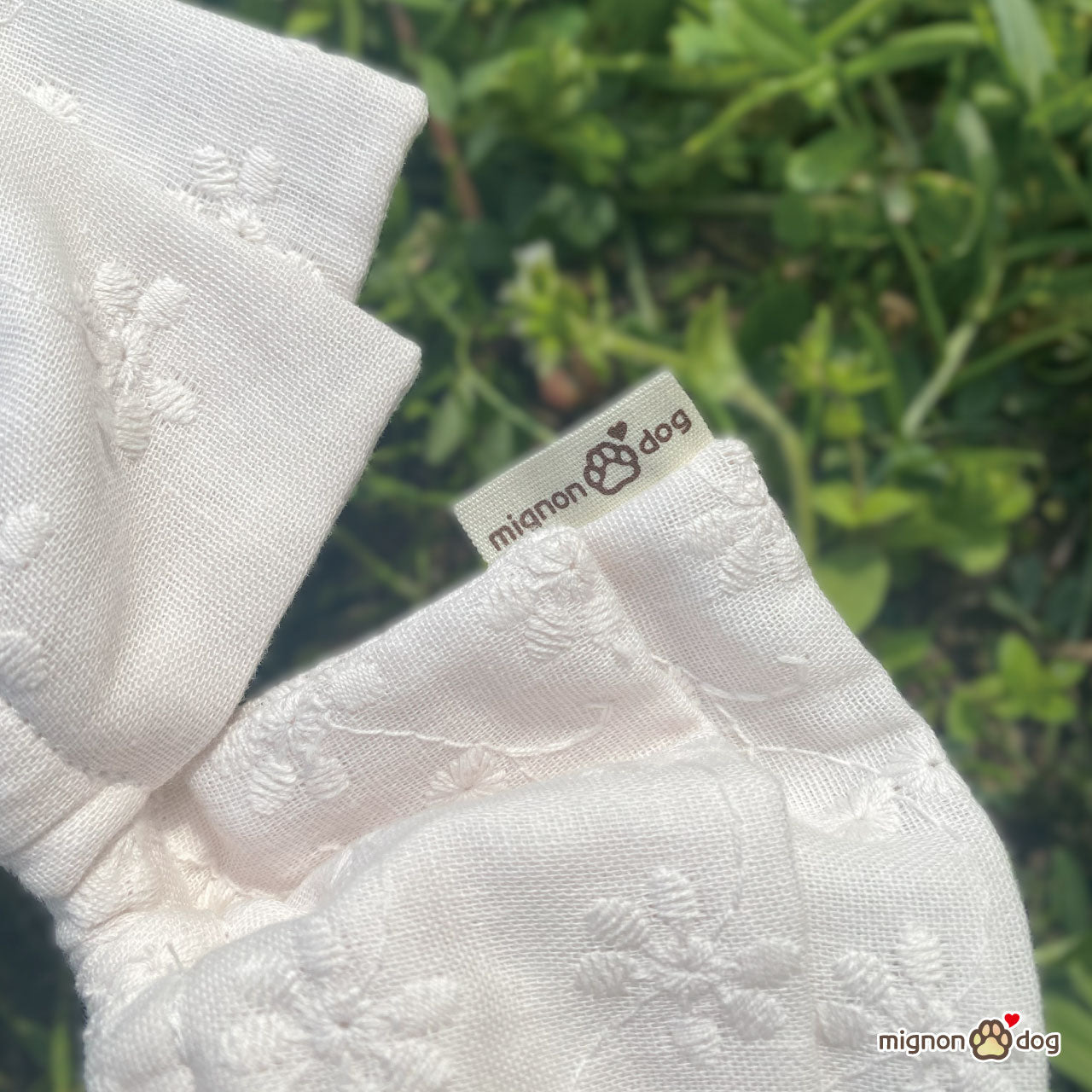 犬用スタイ｜お花刺繍入りダブルガーゼ 着脱簡単！お洋服が苦手なわんこにぴったり