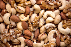 犬が食べると危険な食材であるナッツ類